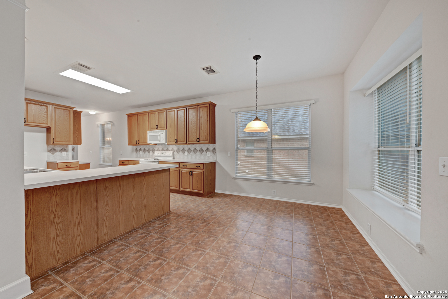 20811 Encino Pebble