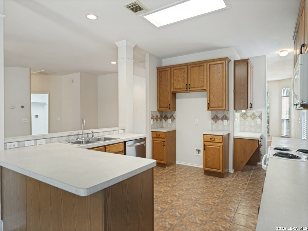 20811 Encino Pebble