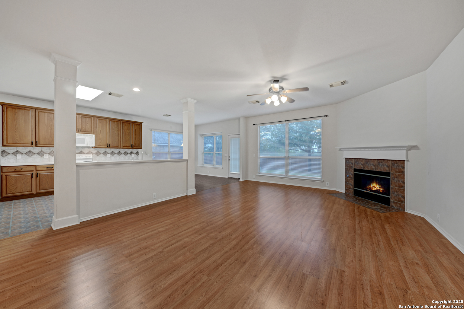 20811 Encino Pebble