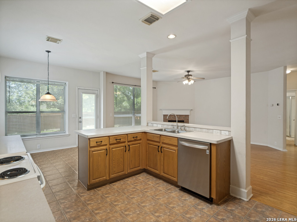 20811 Encino Pebble