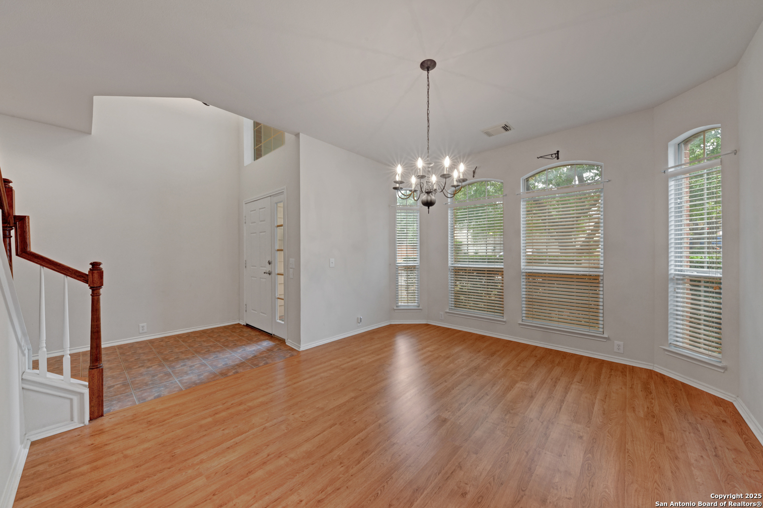20811 Encino Pebble
