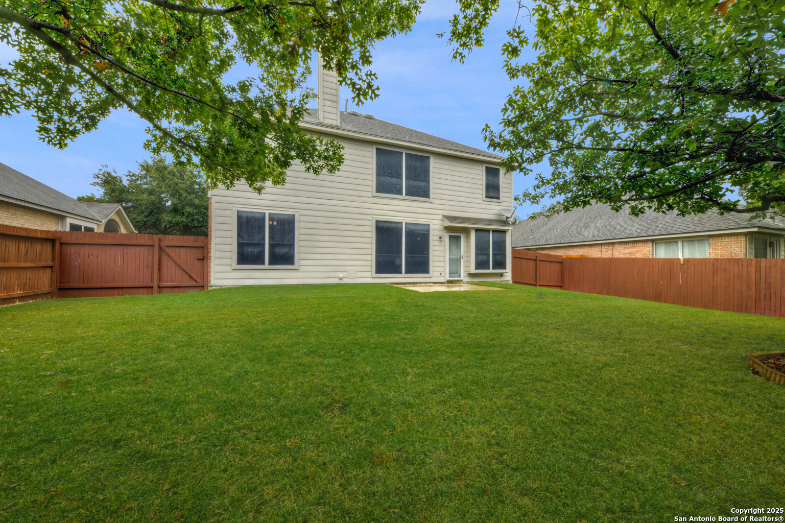 20811 Encino Pebble