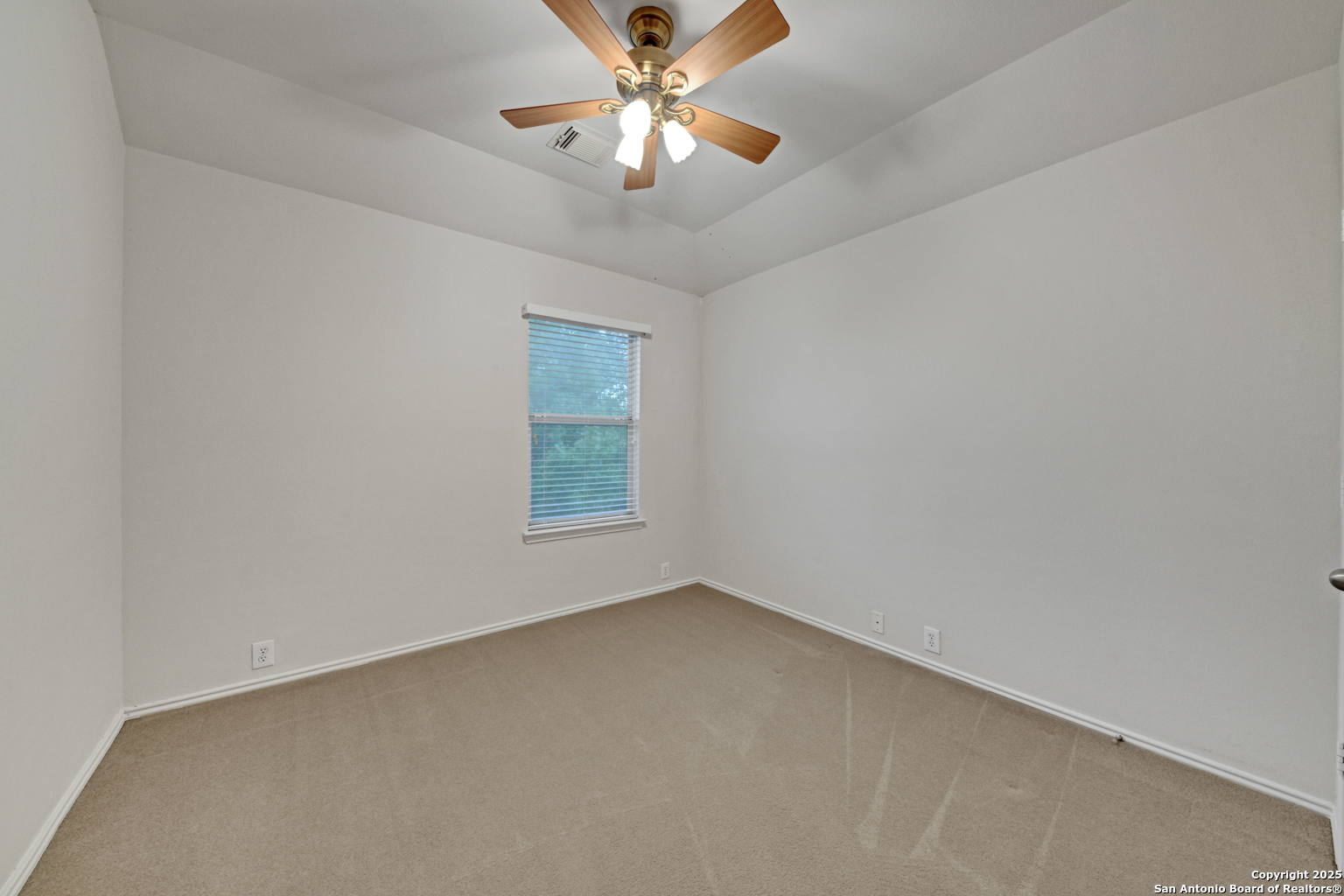 20811 Encino Pebble