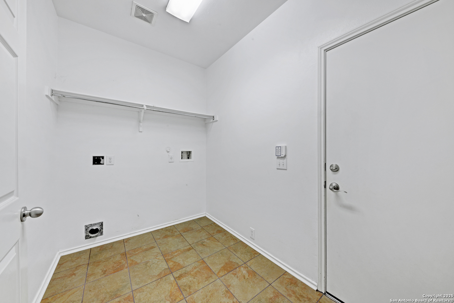 20811 Encino Pebble