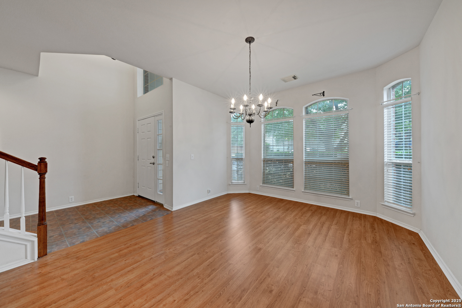 20811 Encino Pebble