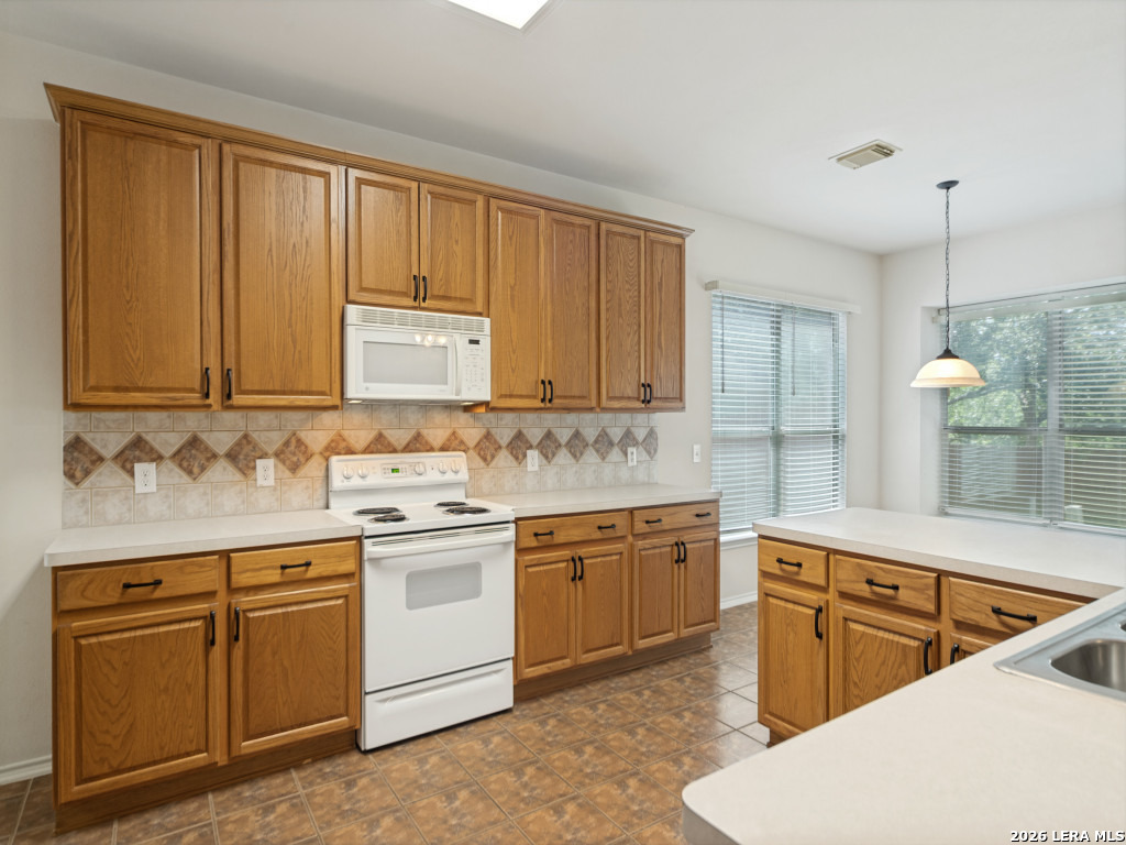 20811 Encino Pebble