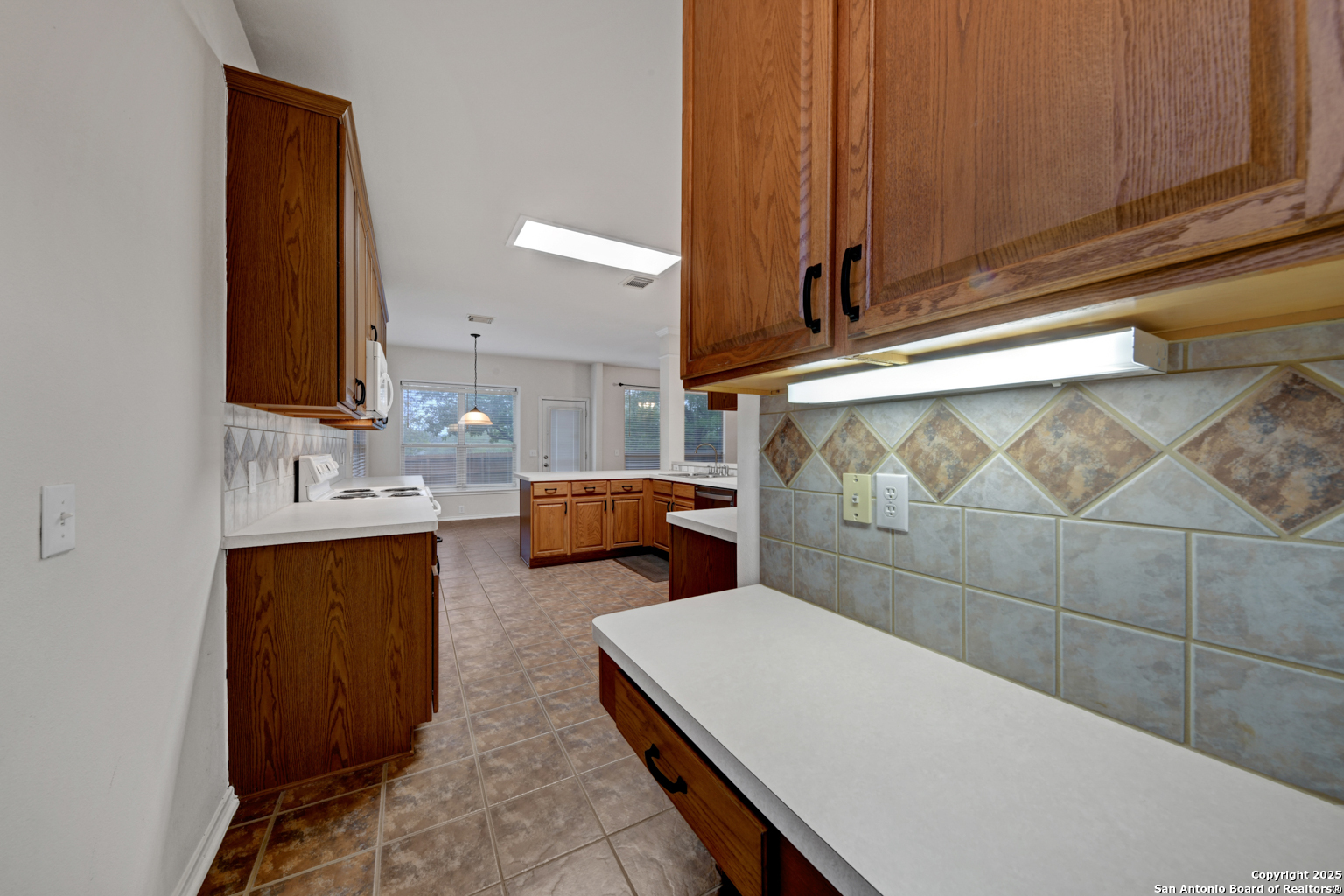 20811 Encino Pebble