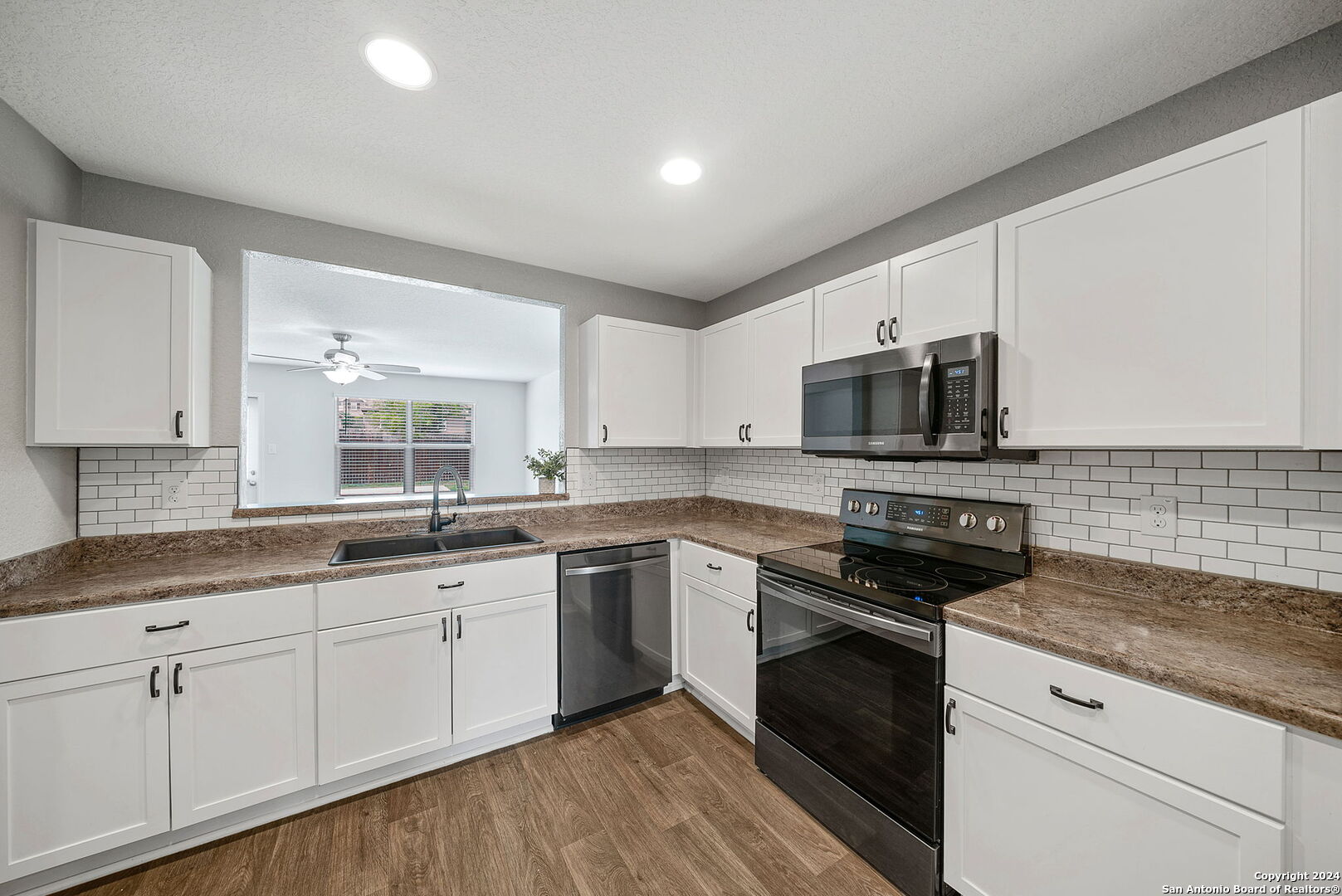 11423 BLACKMORE LEAP