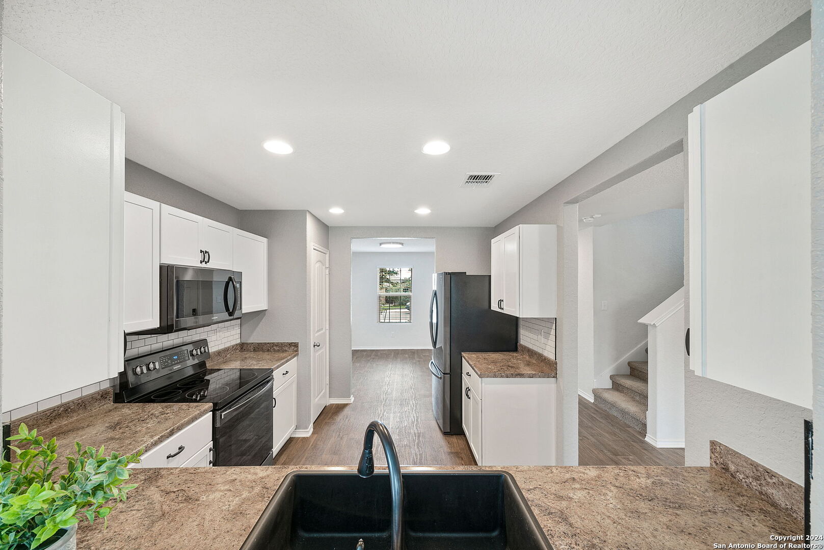 11423 BLACKMORE LEAP