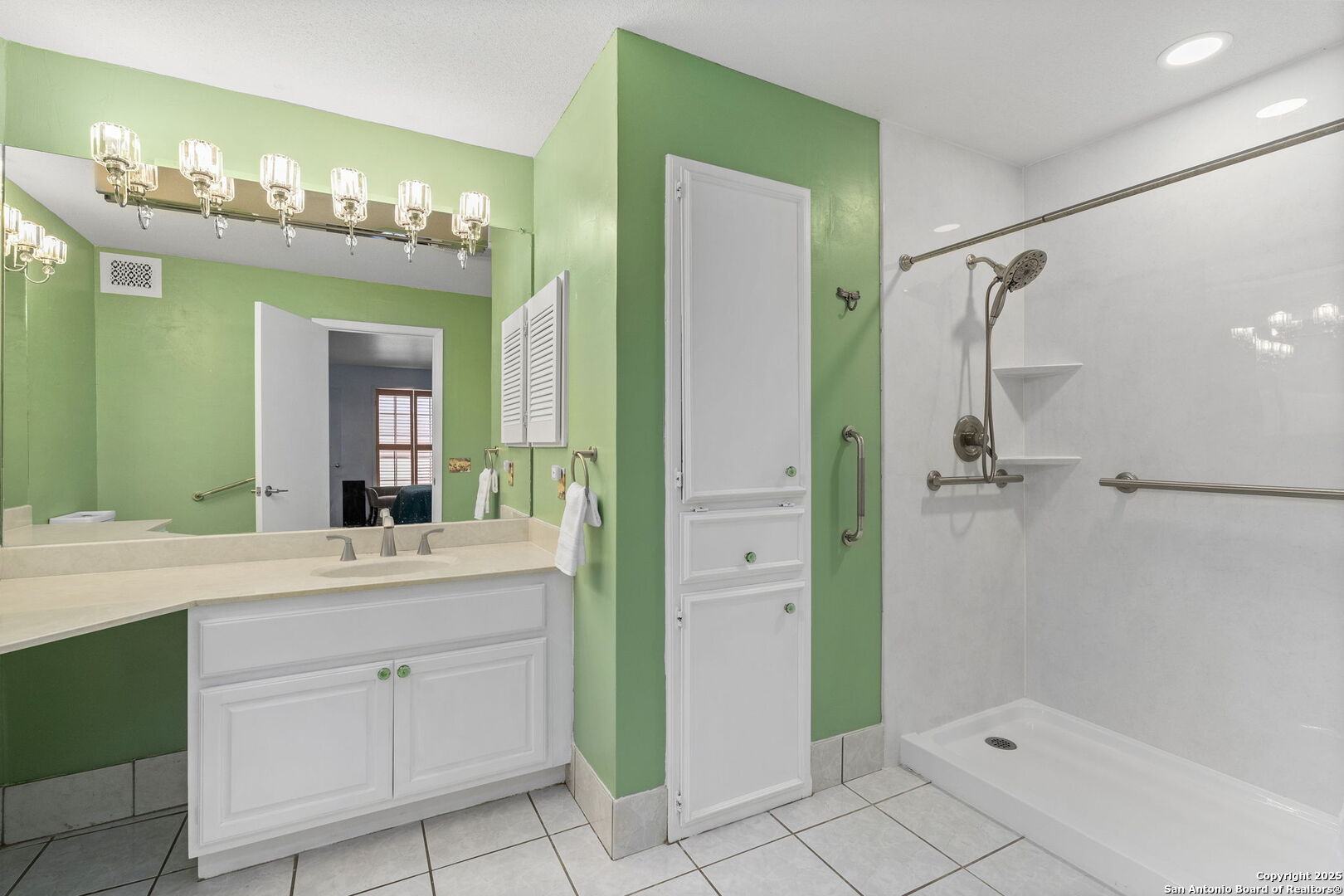 8033 N NEW BRAUNFELS AVENUE 400 D