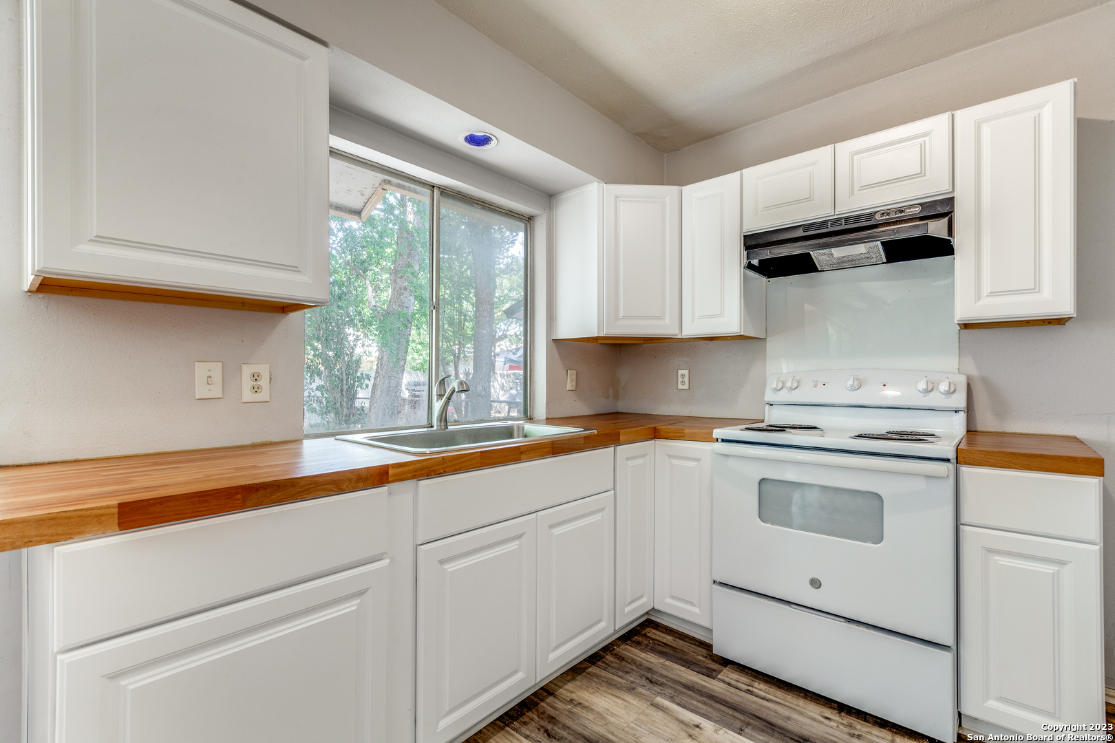 827 Spring Park