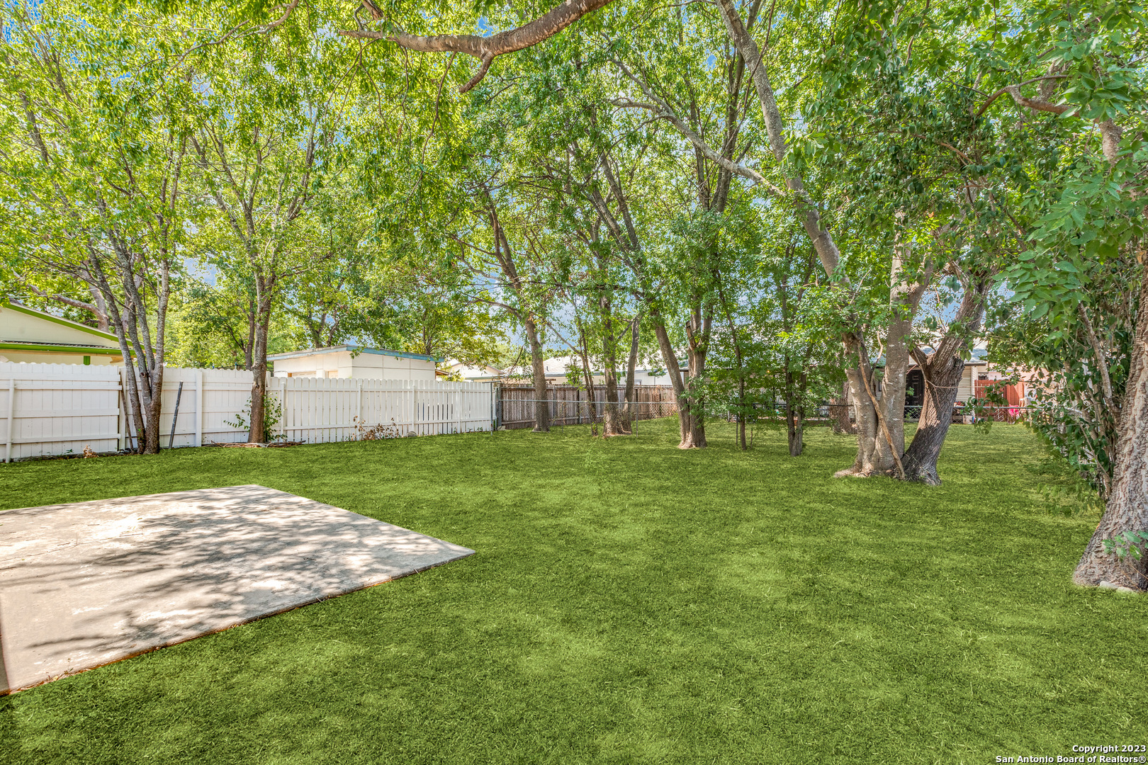 827 Spring Park