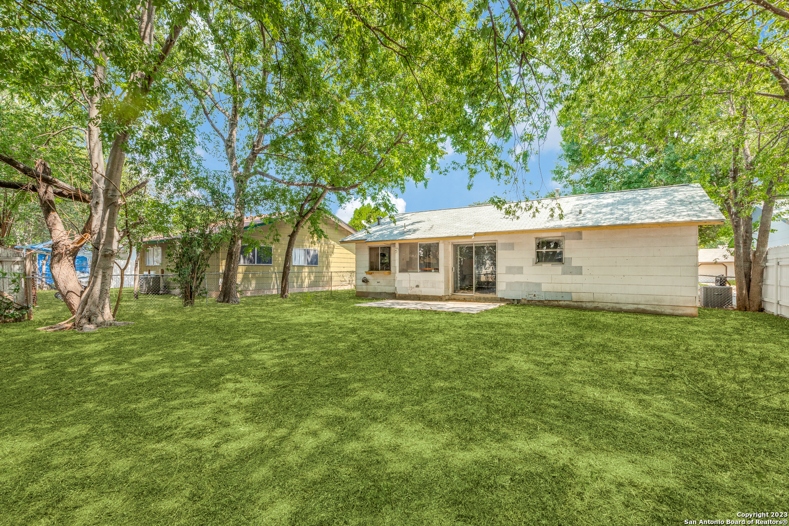 827 Spring Park