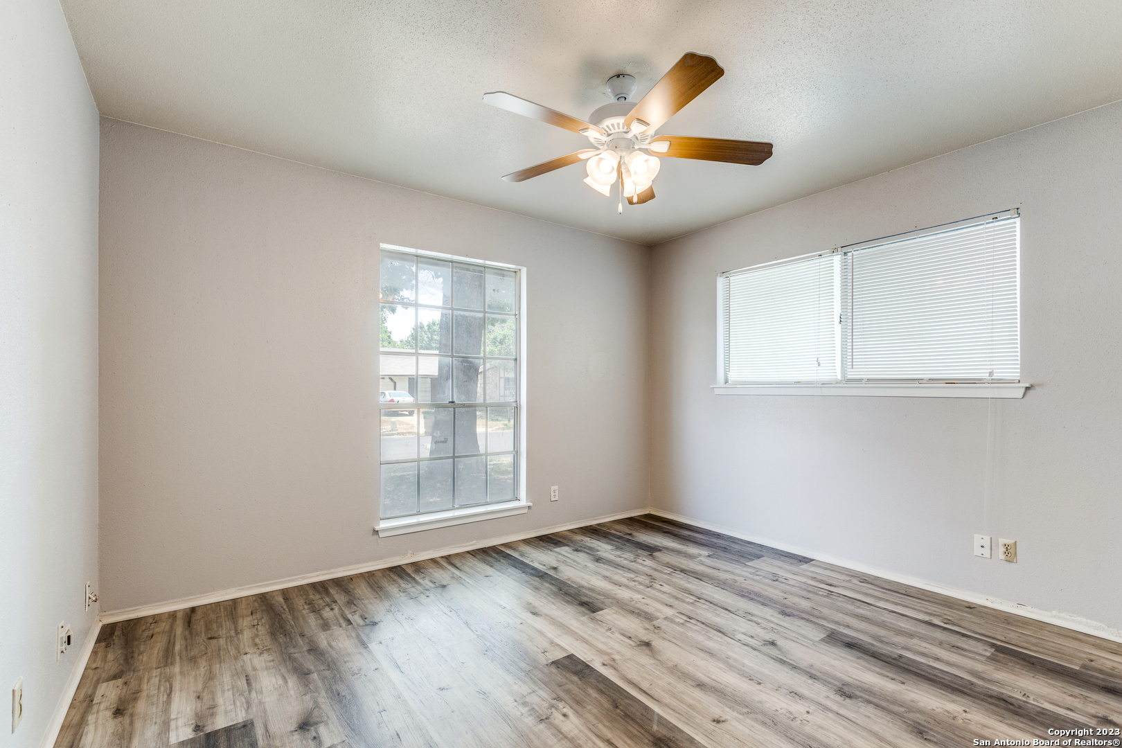 827 Spring Park