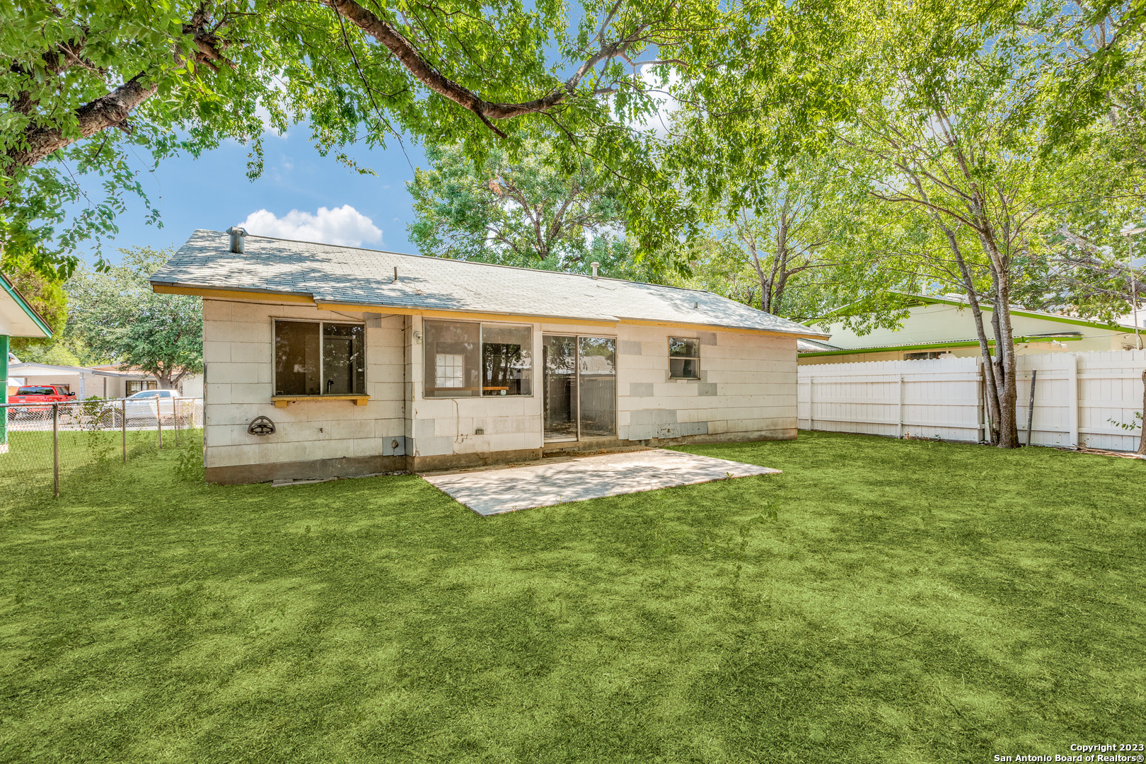 827 Spring Park