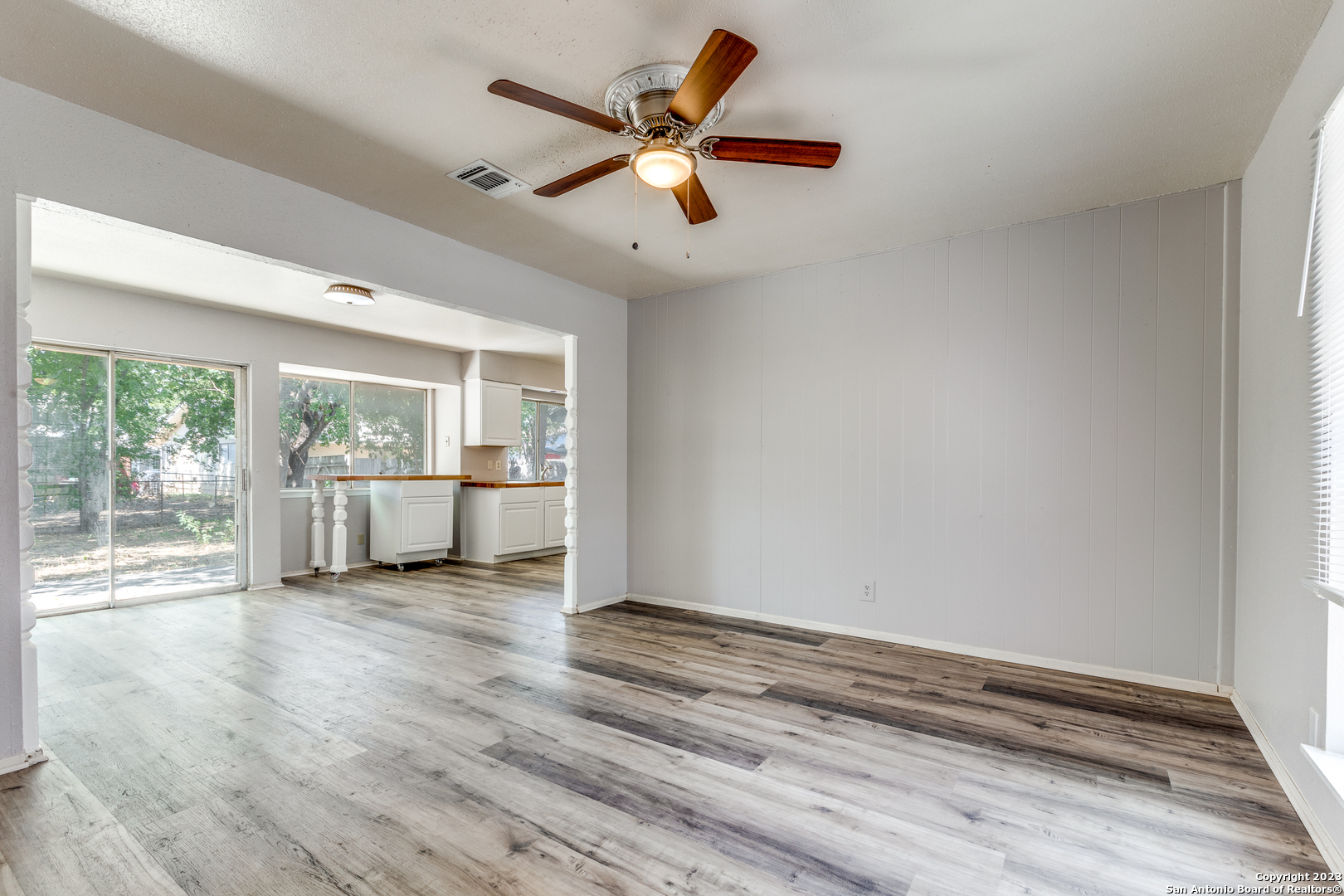 827 Spring Park