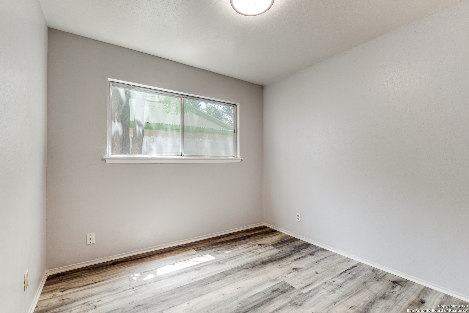 827 Spring Park