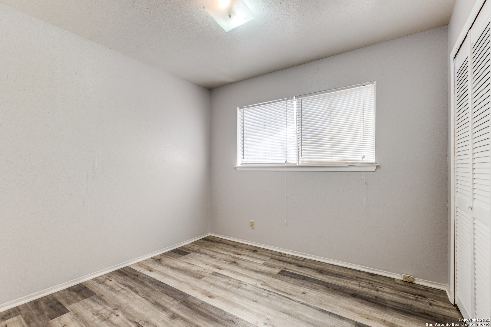 827 Spring Park