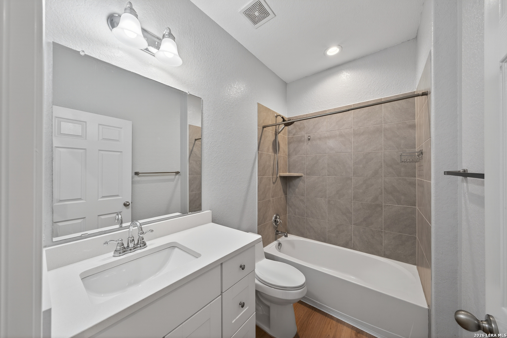 8806 White Crown