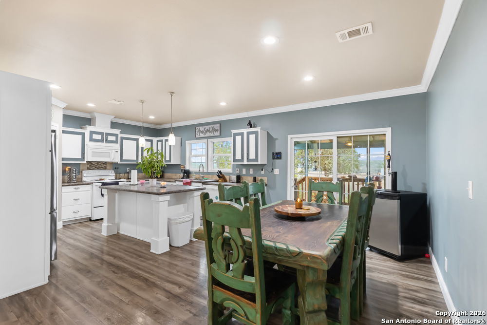 201 Private Road 1524