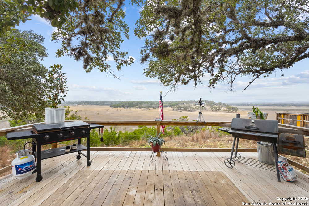 201 Private Road 1524