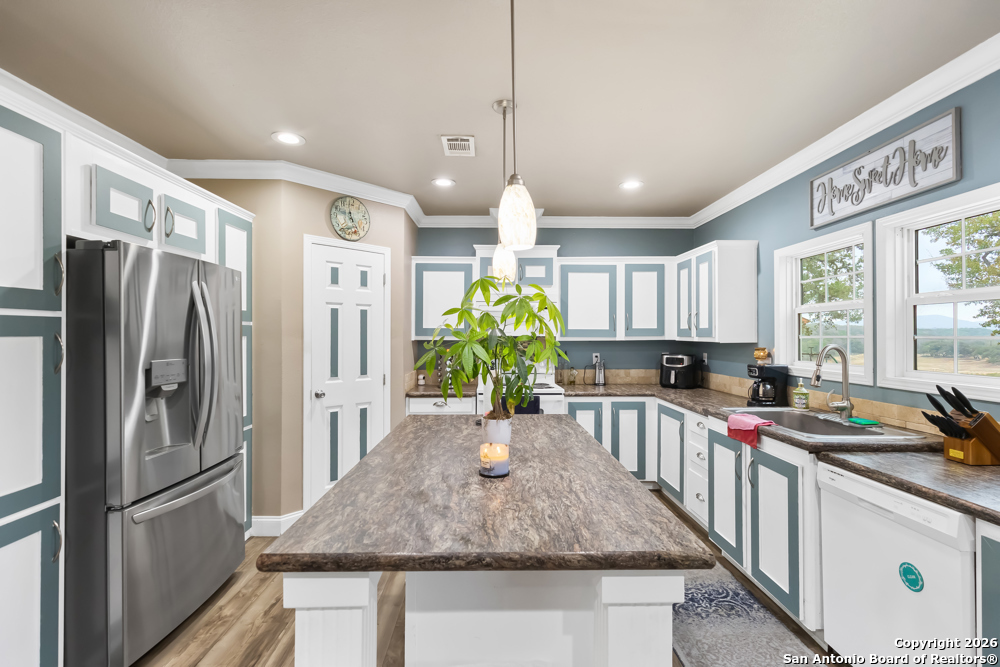 201 Private Road 1524