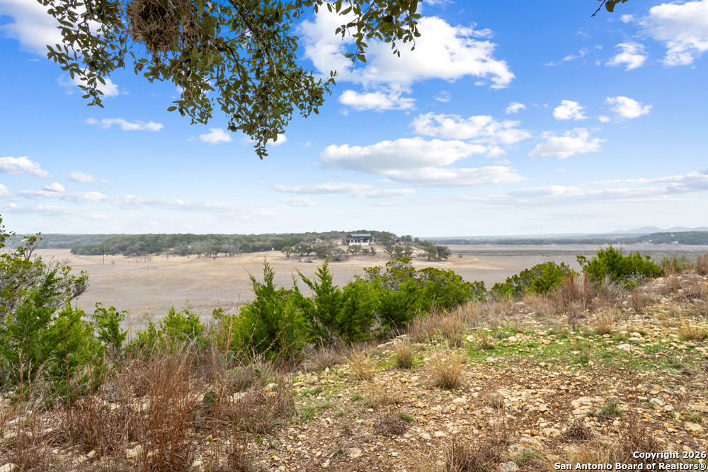 201 Private Road 1524