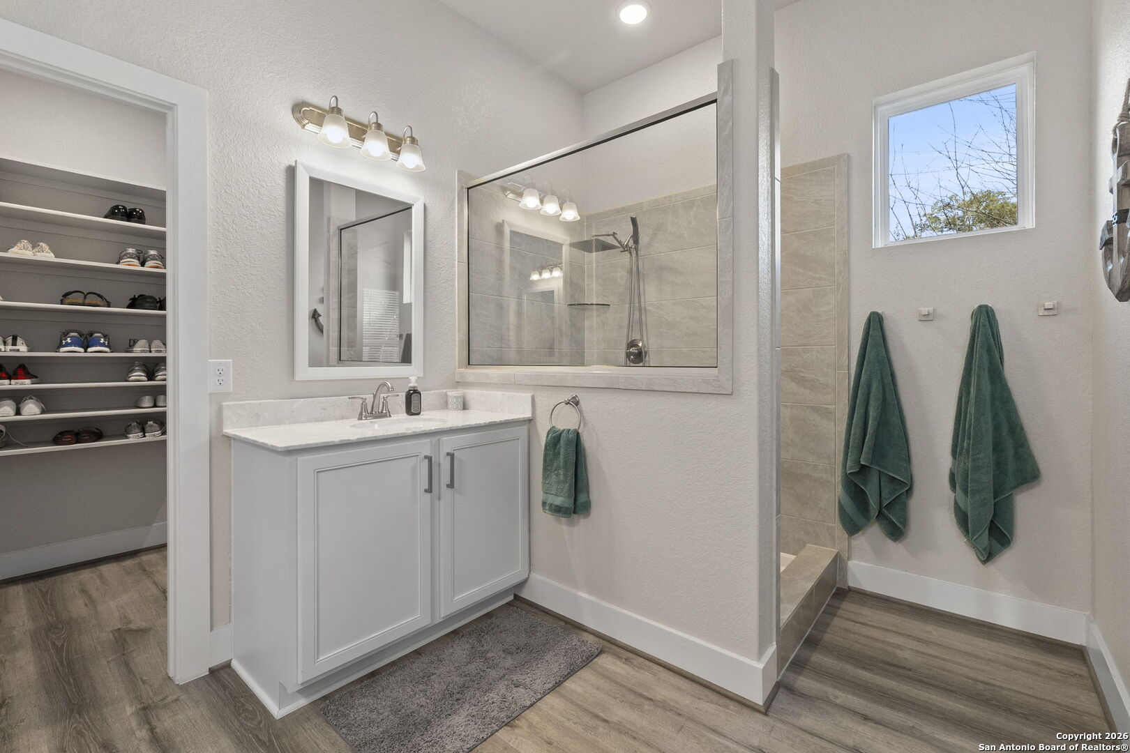 5702 Willow Creek Way