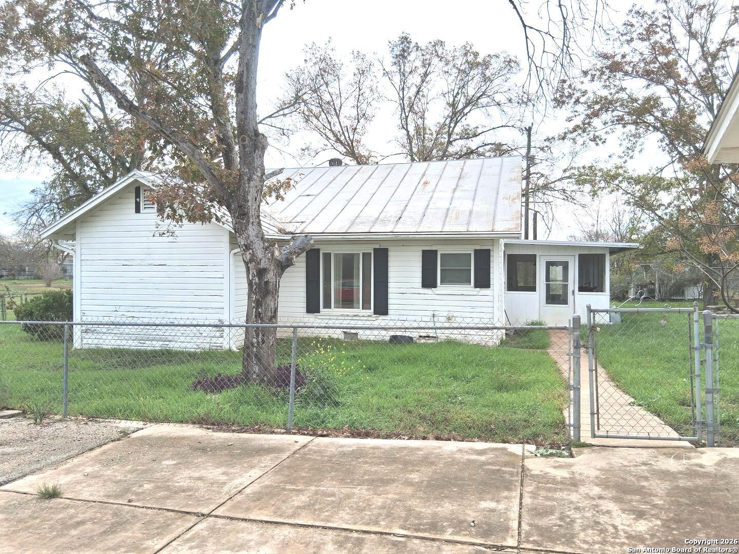 7431 & 7433 Real Road