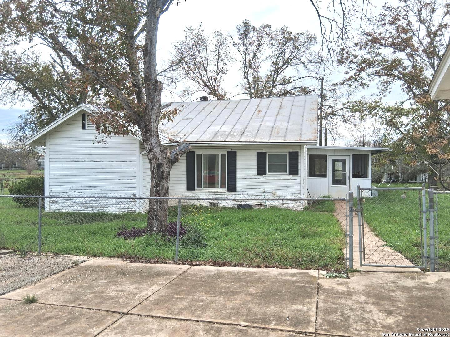 7431 & 7433 Real Road