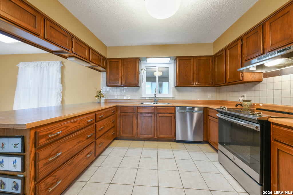 1033 E Live Oak