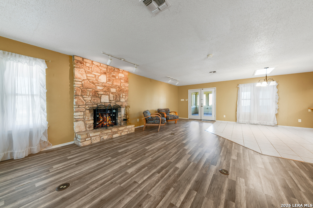 1033 E Live Oak