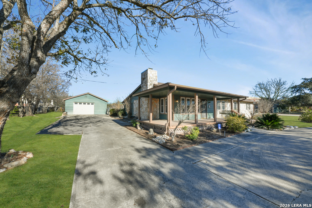1033 E Live Oak