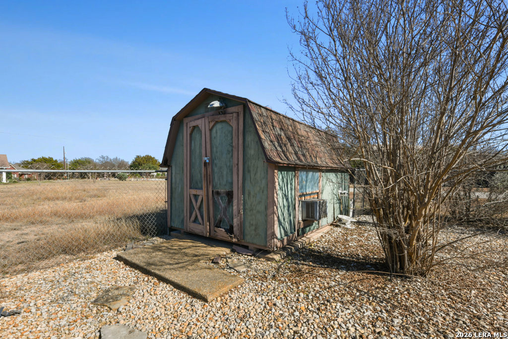 1033 E Live Oak