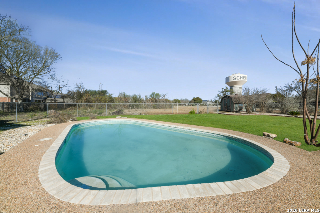 1033 E Live Oak