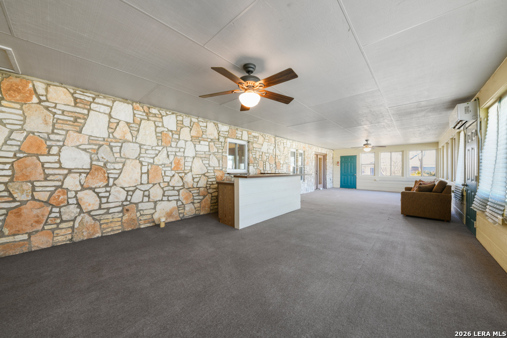1033 E Live Oak