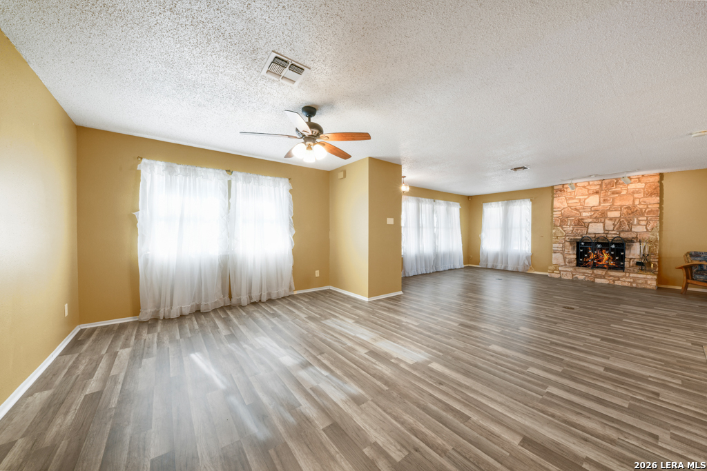 1033 E Live Oak
