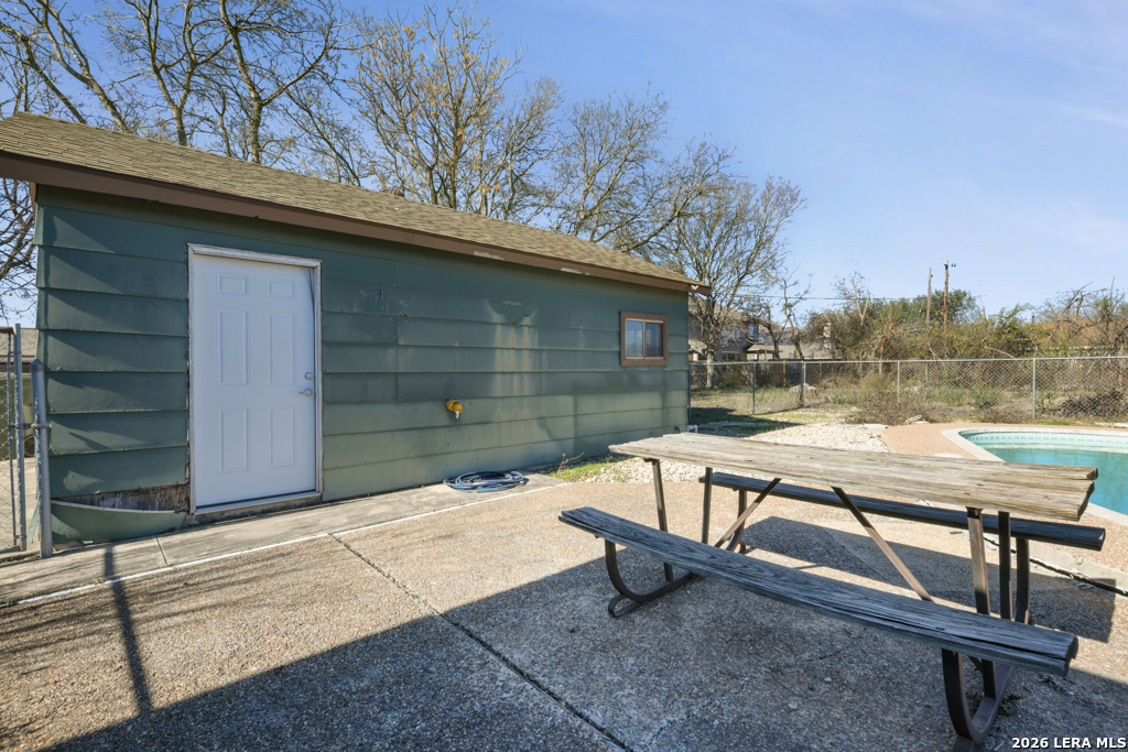 1033 E Live Oak