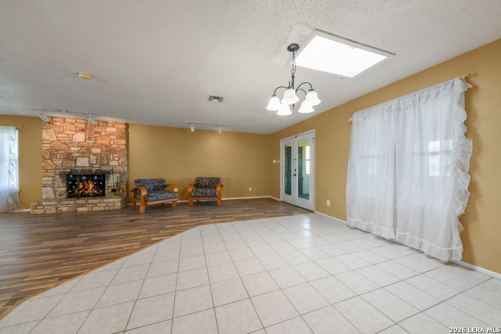1033 E Live Oak