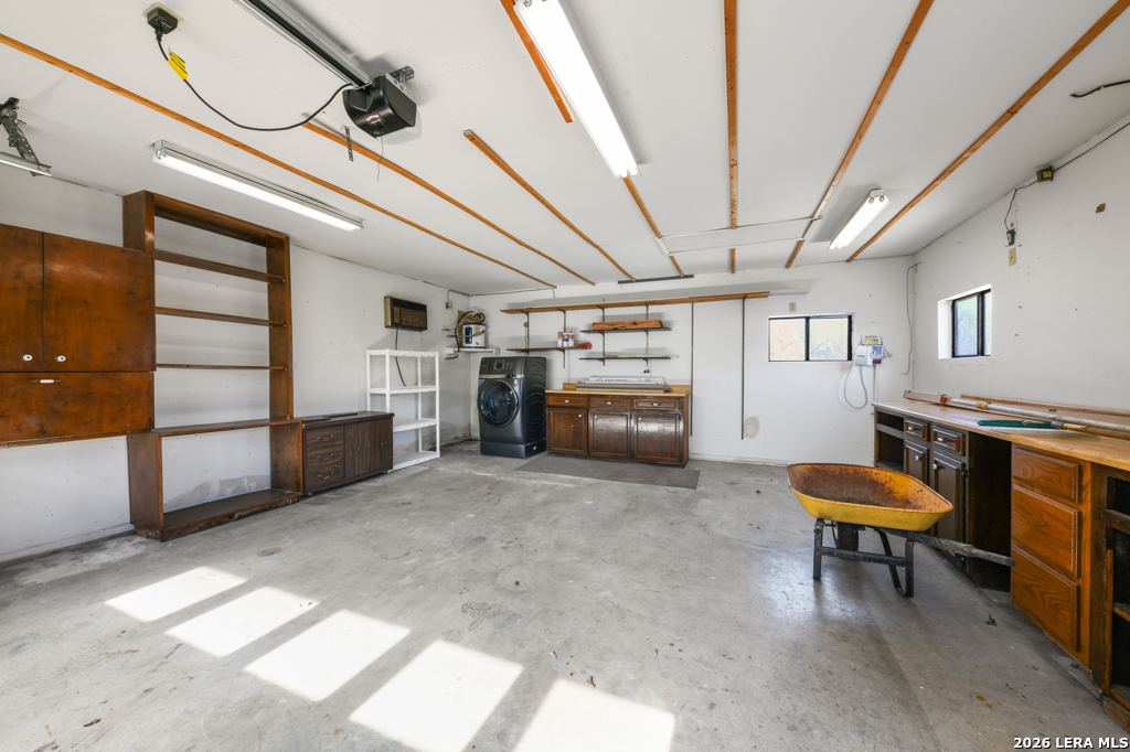 1033 E Live Oak