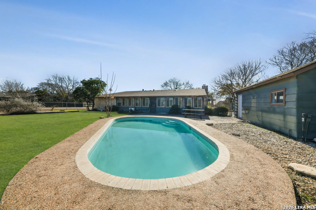 1033 E Live Oak