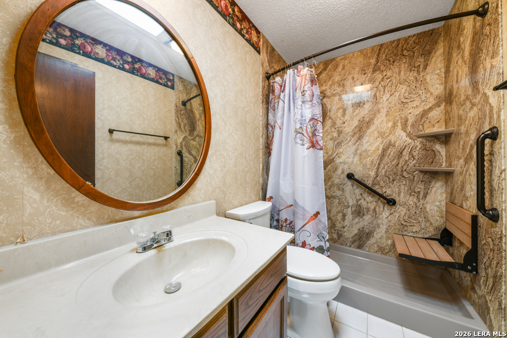 1033 E Live Oak