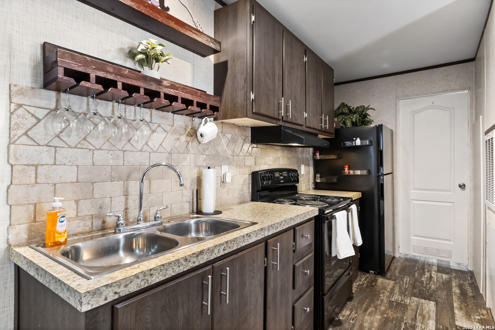 128 Private Road 1511