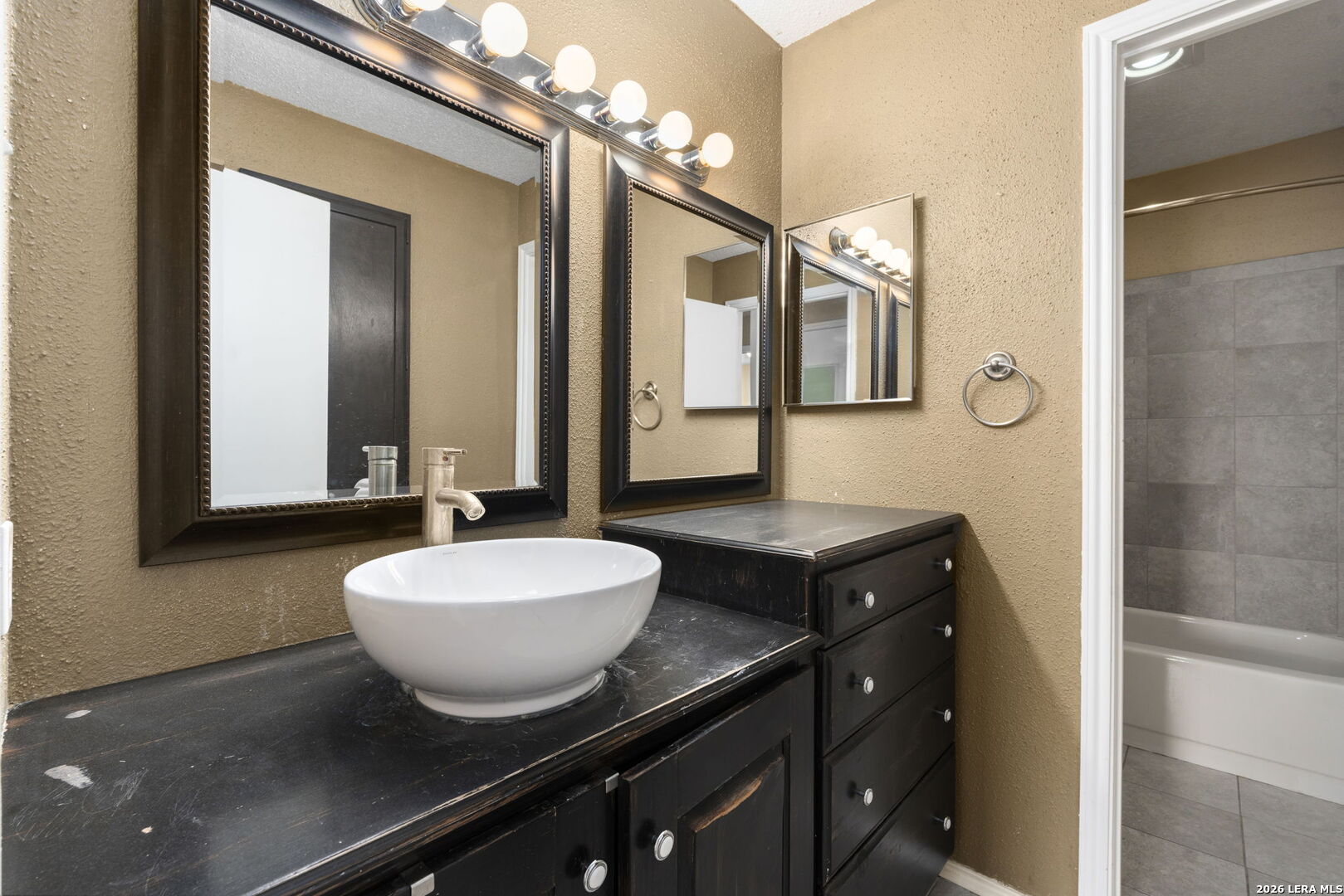 4949 Hamilton Wolfe 4101