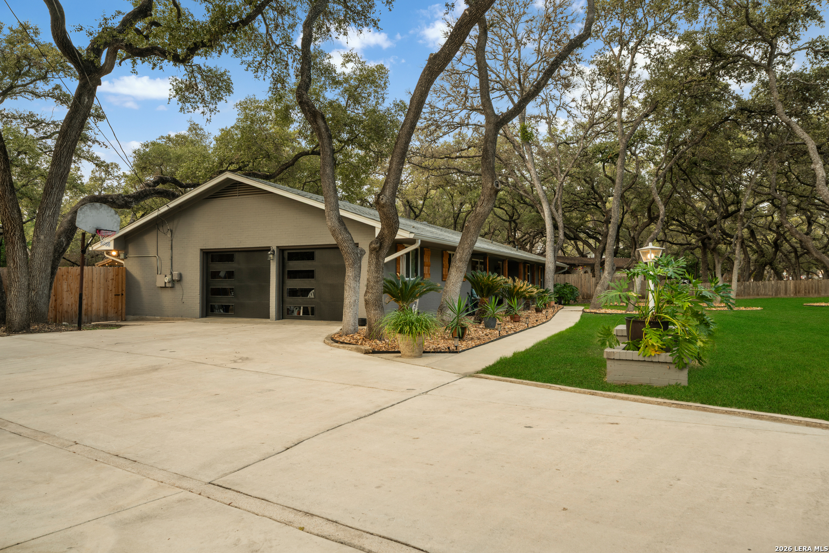 207 Zornia Dr.