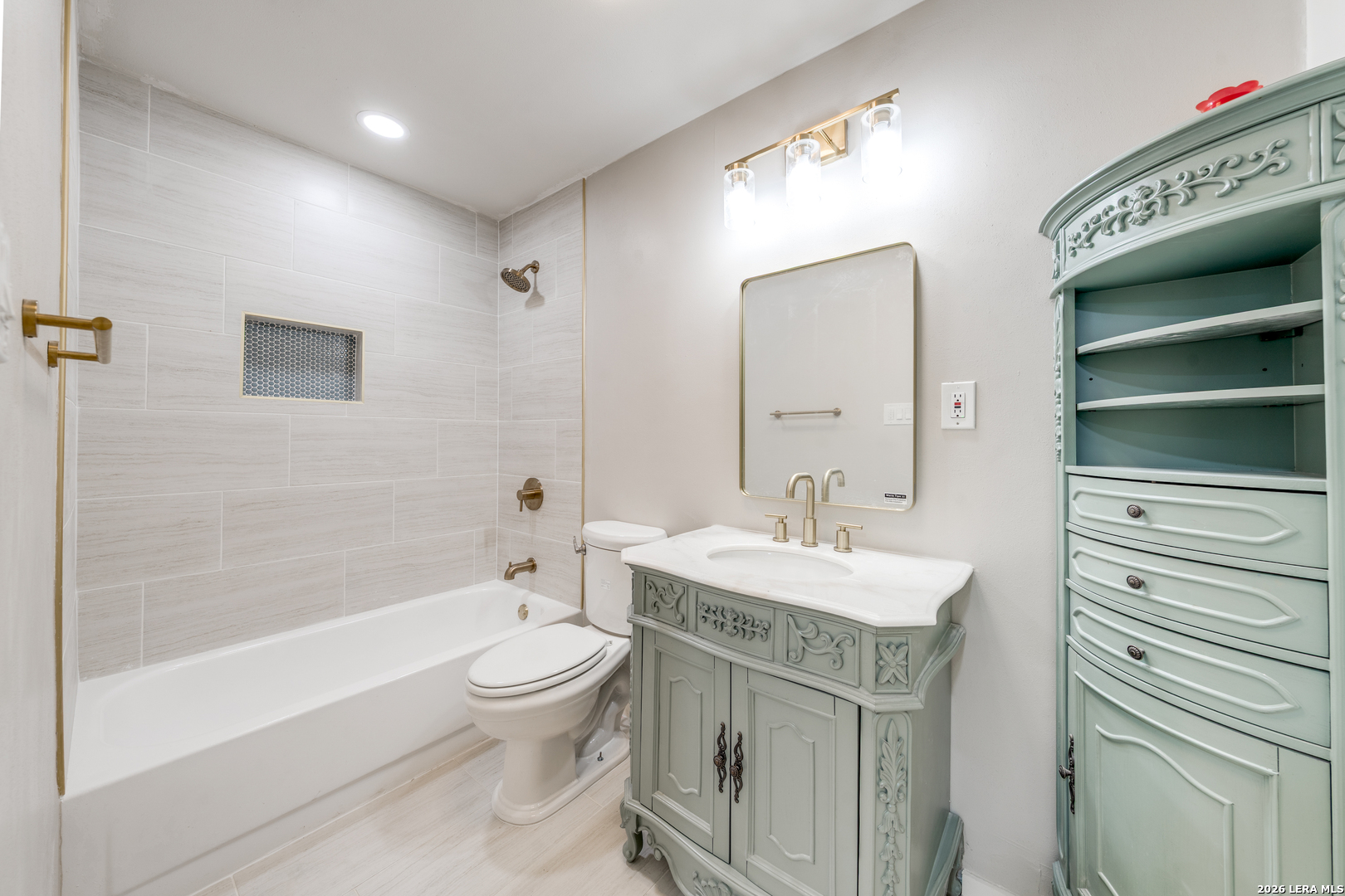6415 Edinborough