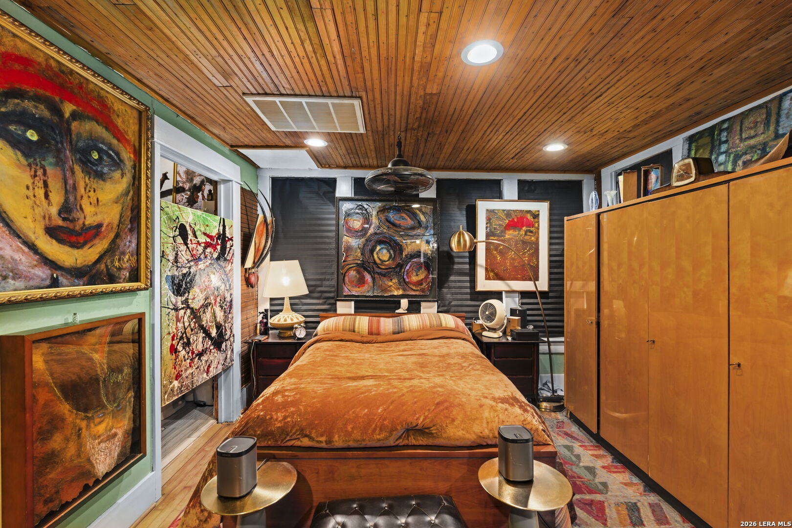 3221 N Flores
