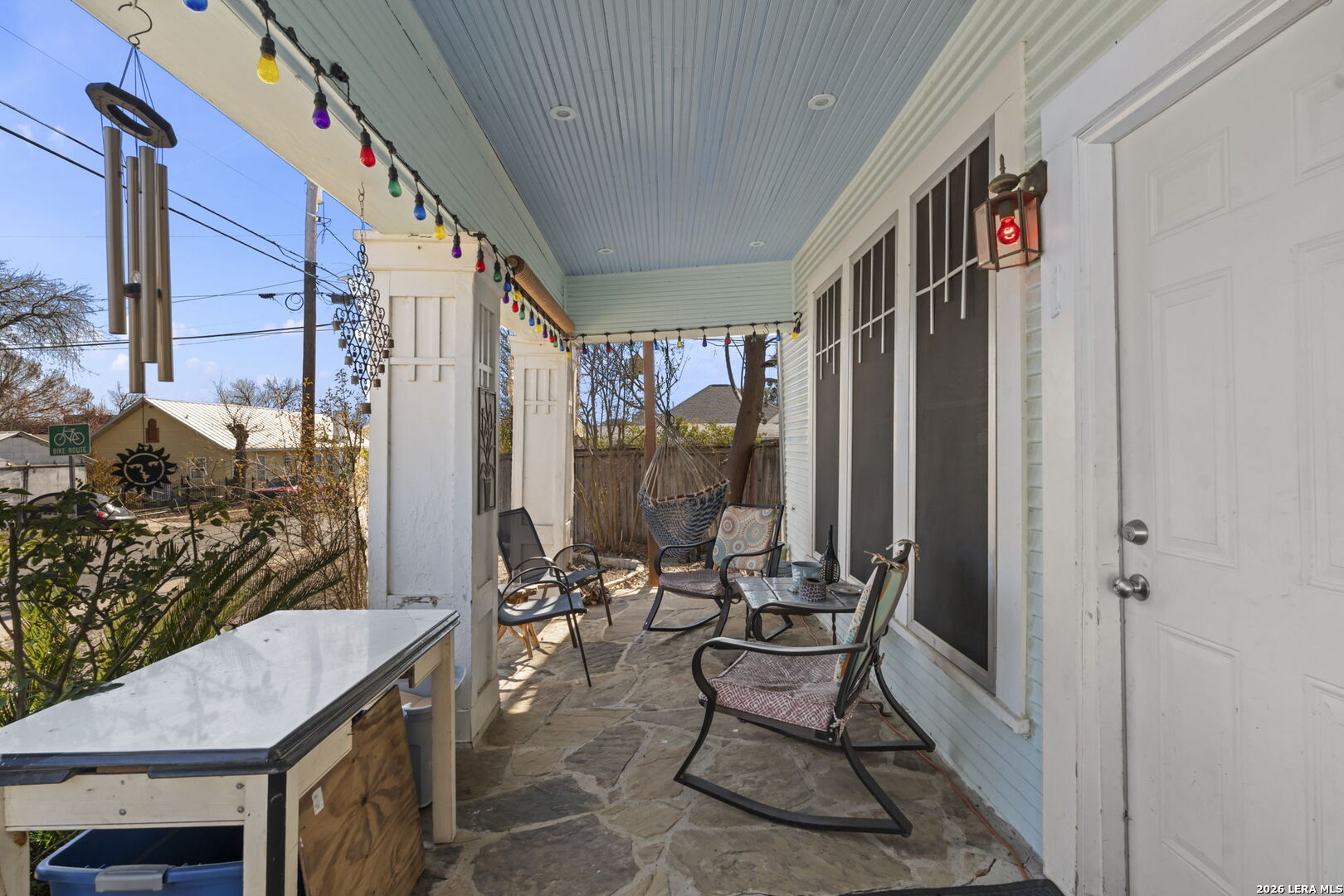 3221 N Flores