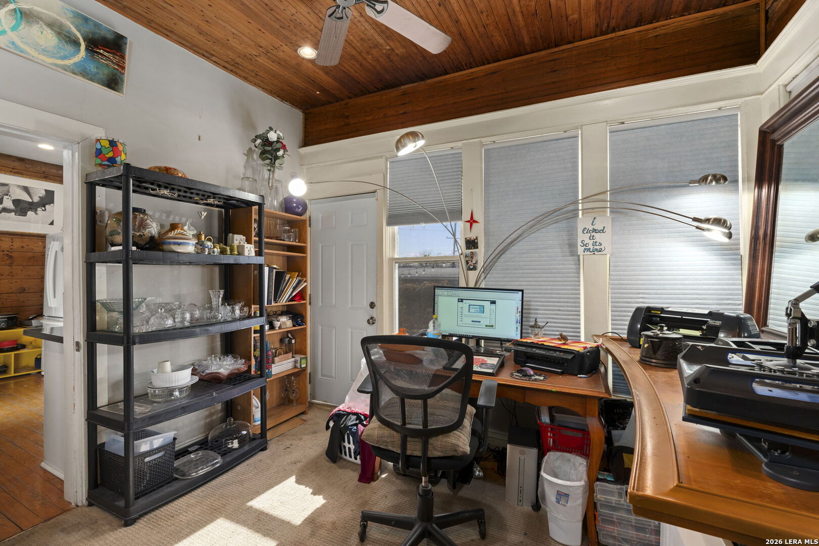 3221 N Flores