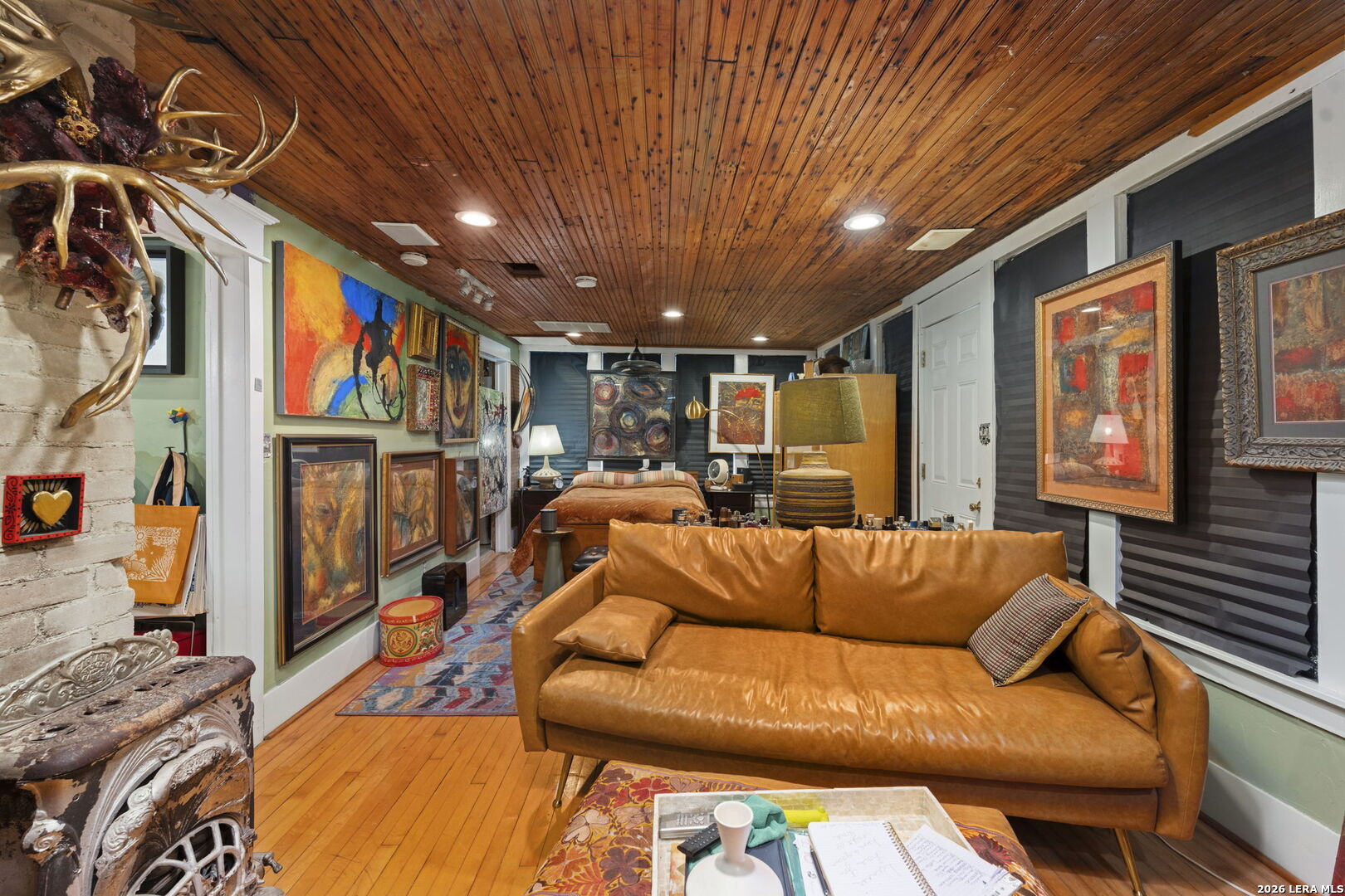 3221 N Flores